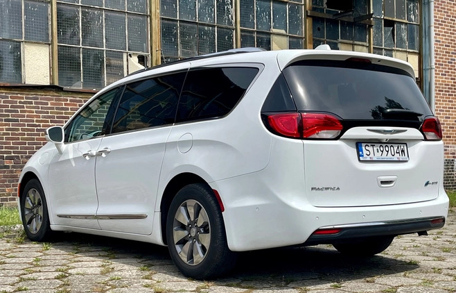 Chrysler Pacifica cena 134900 przebieg: 74800, rok produkcji 2018 z Lędziny małe 497